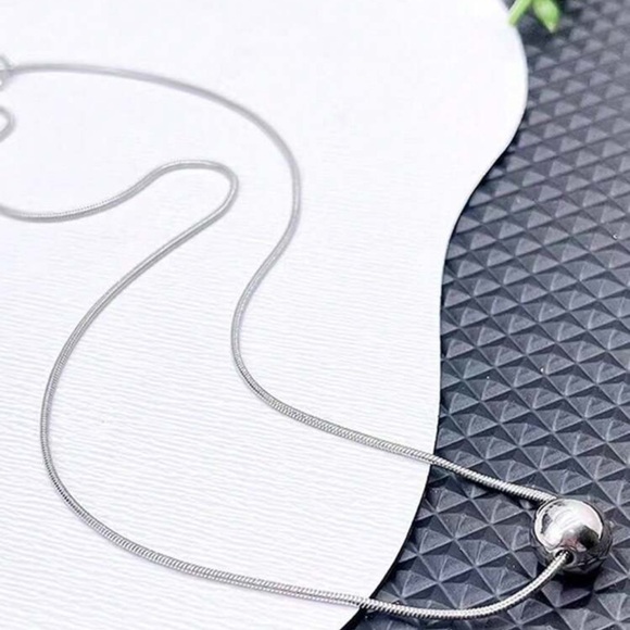 New round pendant necklace - Picture 2 of 6